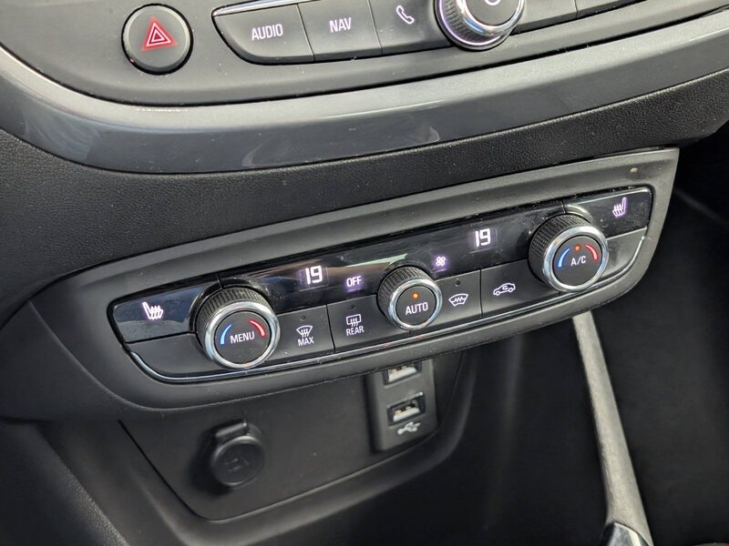 Fahrzeugabbildung Crossland 1.2 Turbo Elegance LED Navi Bild 18 von 32