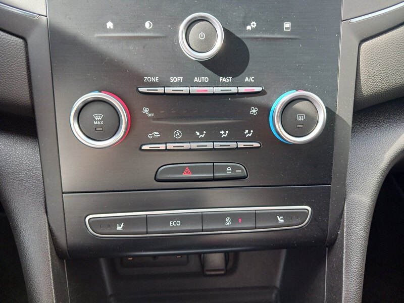 Fahrzeugabbildung Megane Grandtour Limited Deluxe TCe 140 MT  Bild 25 von 29