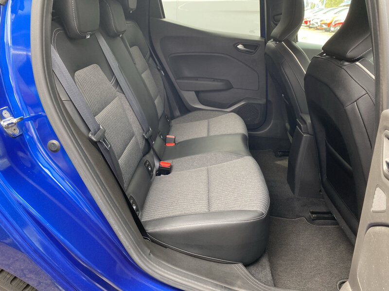 Fahrzeugabbildung Clio Scheckheft Navi Sitzheizung  Bild 12 von 20