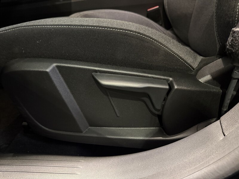 Fahrzeugabbildung Austral Equilibre Mild Hybrid 140 PS Bild 14 von 50