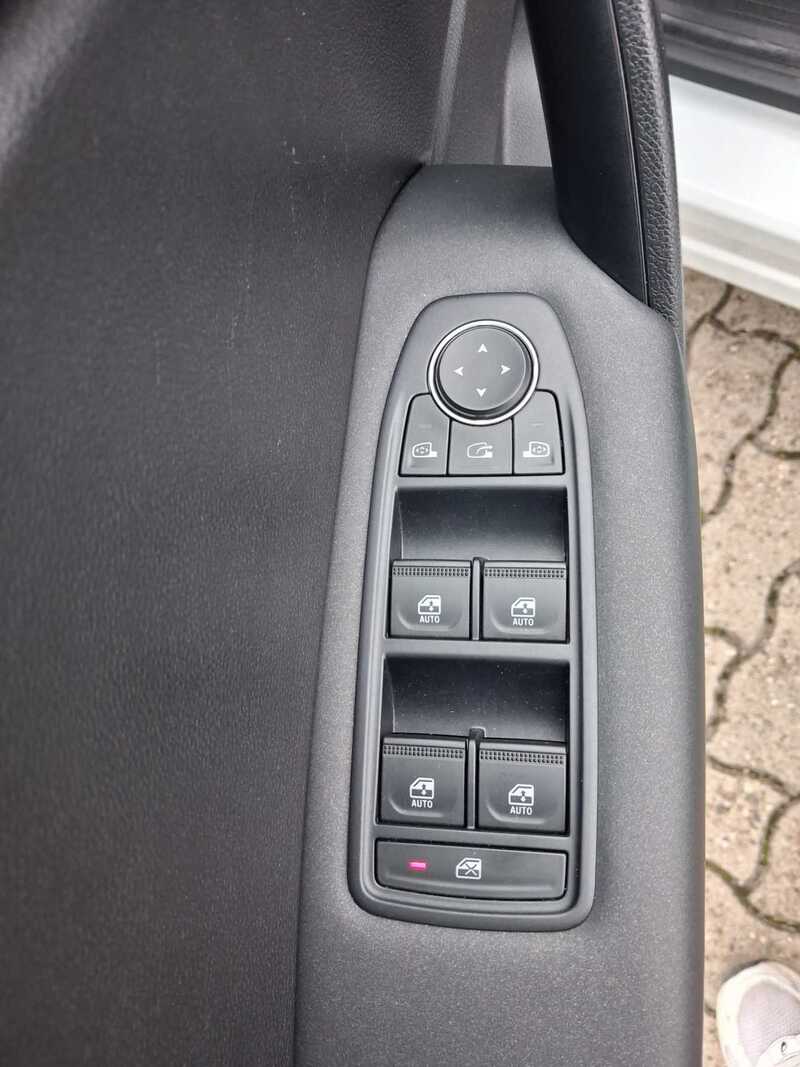 Fahrzeugabbildung Captur EXPERIENCE TCe130 Bild 9 von 22