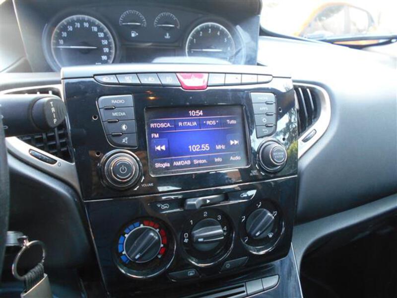 Lancia Ypsilon