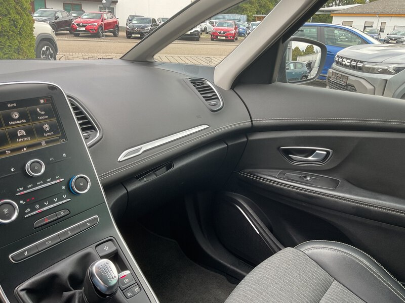 Fahrzeugabbildung Scenic INTENS TCe 140 GPF Bild 15 von 19