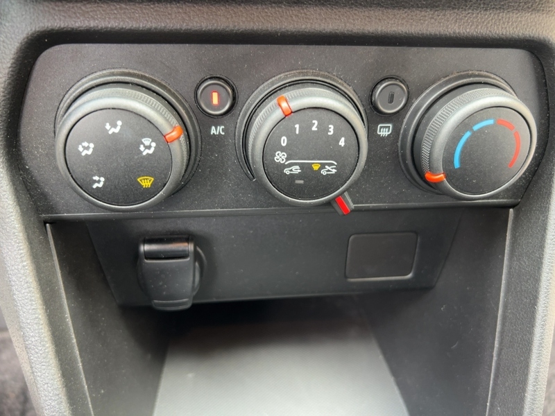 Fahrzeugabbildung Sandero Comfort TCe 90 (MY2021)+CARPLAY+KLIMA+LED+TEMPO+ Bild 15 von 15