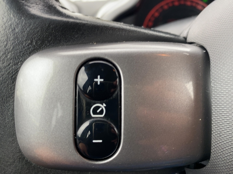 Fahrzeugabbildung Twingo ZEN SCe 65 Bild 14 von 21