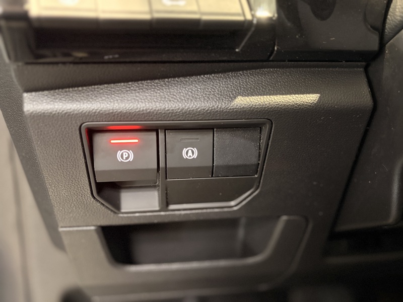 Fahrzeugabbildung Austral Techno Full Hybrid 200 PS Bild 38 von 50
