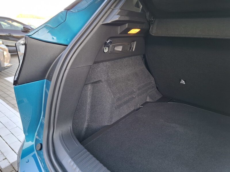 Fahrzeugabbildung Austral Techno Full Hybrid E-Tech 200 Bild 12 von 44