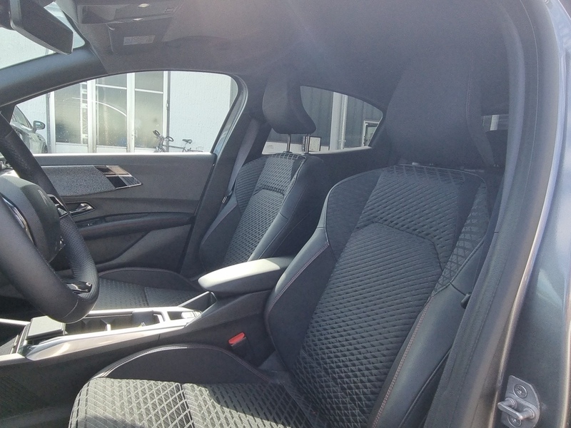 Fahrzeugabbildung Clio Techno Full Hybrid E-Tech 160 Bild 7 von 14