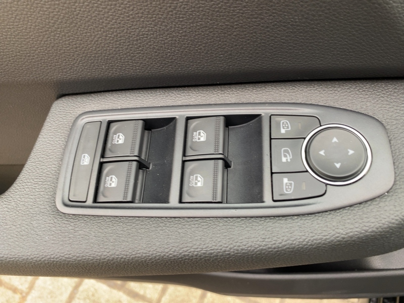 Fahrzeugabbildung Clio ABS Fahrerairbag ESP SERVO Bild 13 von 20