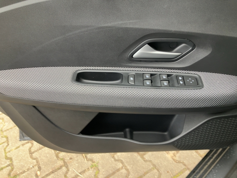 Fahrzeugabbildung Jogger Expression TCe 110 7-Sitzer Bild 12 von 17