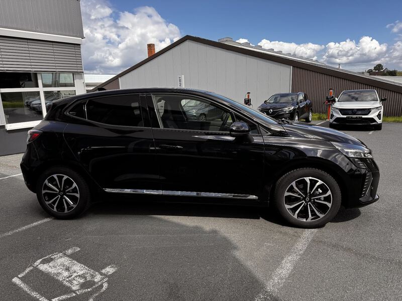 Fahrzeugabbildung Clio WINTER+360CAM Bild 5 von 21