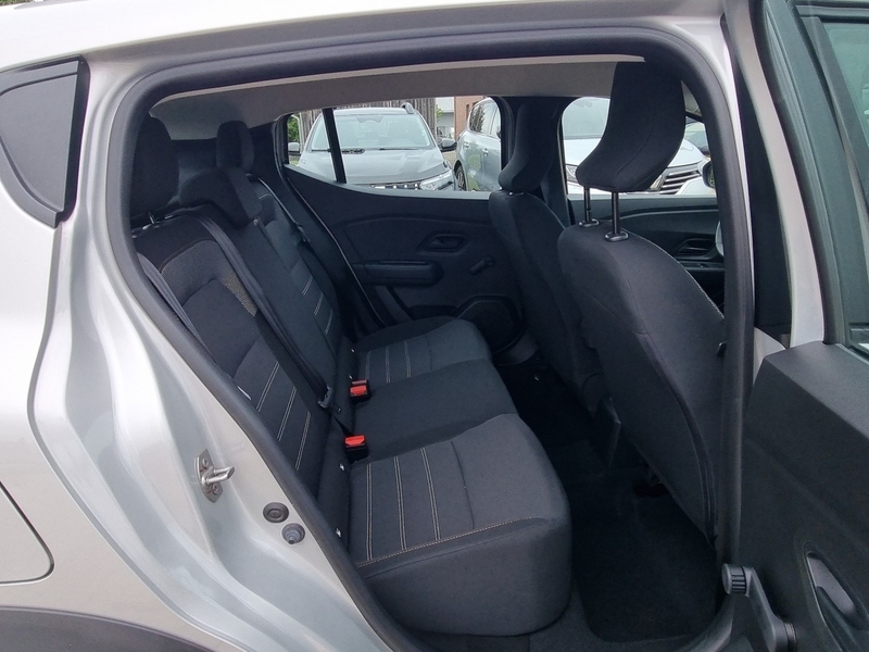 Fahrzeugabbildung Sandero Stepway Essential TCe 90 Bild 12 von 18