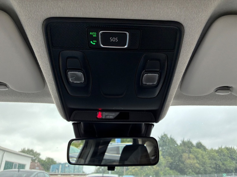 Fahrzeugabbildung Captur +Automatik+PDC+ Bild 45 von 47