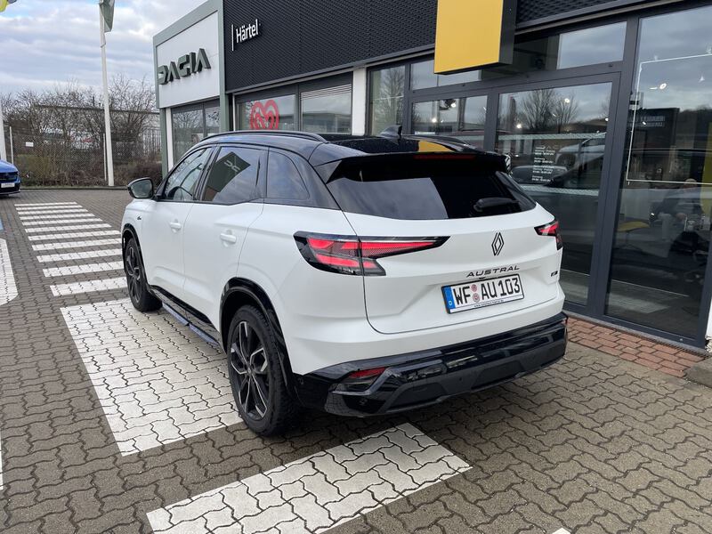 Fahrzeugabbildung Austral Esprit Alpine Full Hybrid E-Tech 200 Bild 41 von 42