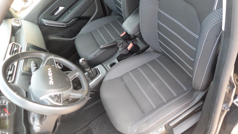 Fahrzeugabbildung Duster NAVI / Kamera / SHZ Bild 8 von 15