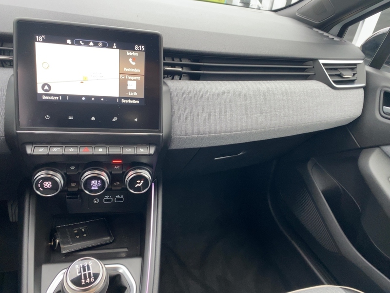Fahrzeugabbildung Clio Techno TCe 90 Bild 11 von 21