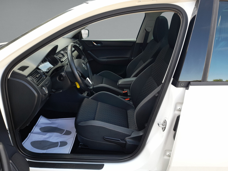 Fahrzeugabbildung Rapid Spaceback (NH)(09.2013 Bild 5 von 15
