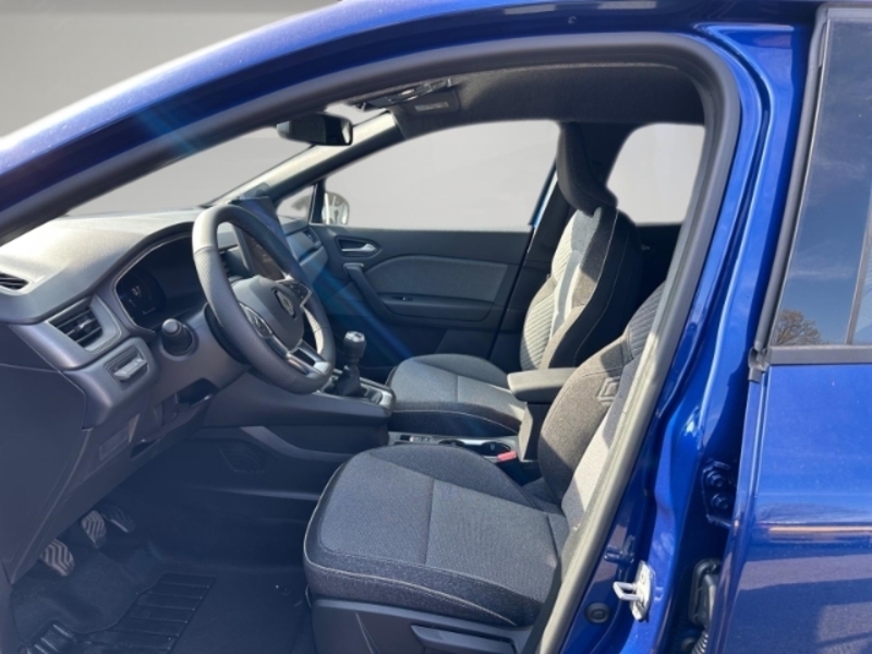 Fahrzeugabbildung Captur Techno Mild Hybrid 140 Bild 8 von 15