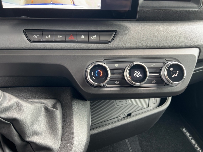 Fahrzeugabbildung Master Kastenwagen FWD Kasten extra L2H2 3,5t Bild 17 von 23