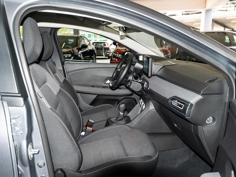 Fahrzeugabbildung Sandero SHZ PDC KLIMA LM-Felgen Bild 7 von 20