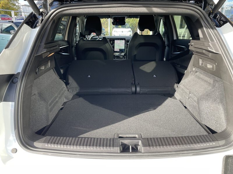 Fahrzeugabbildung Austral Esprit Alpine Full Hybrid E-Tech 200 Bild 36 von 42