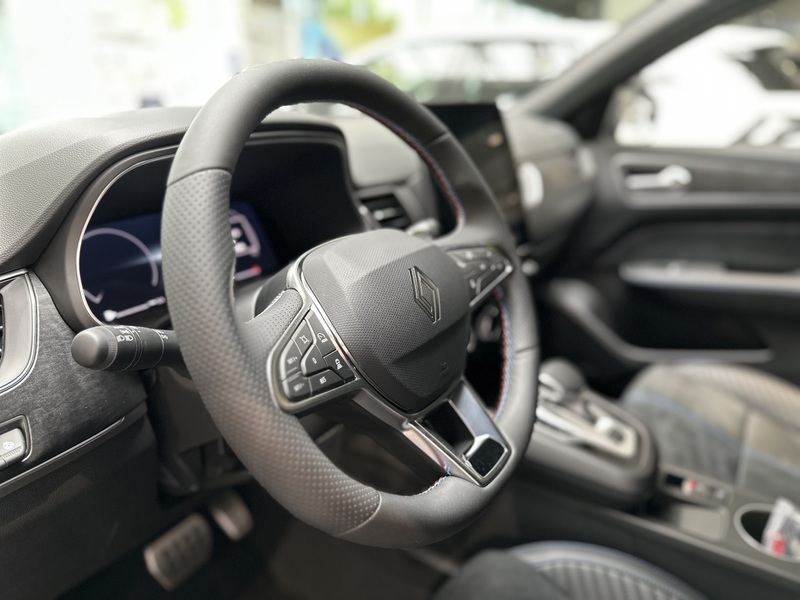Fahrzeugabbildung Arkana Esprit Alpine 160 PS EDC Mild Hybrid Bild 36 von 50