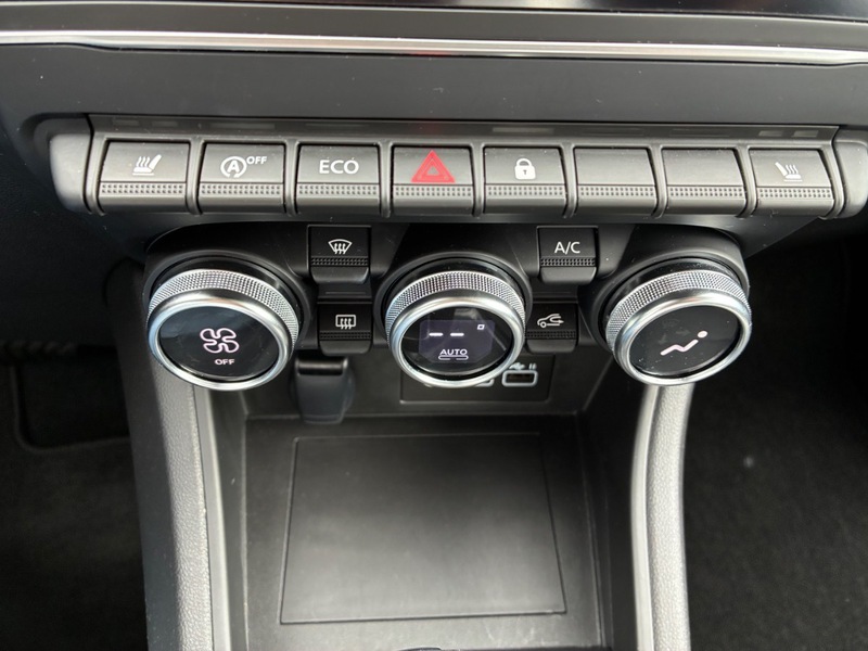 Fahrzeugabbildung Captur +Automatik+PDC+ Bild 37 von 47