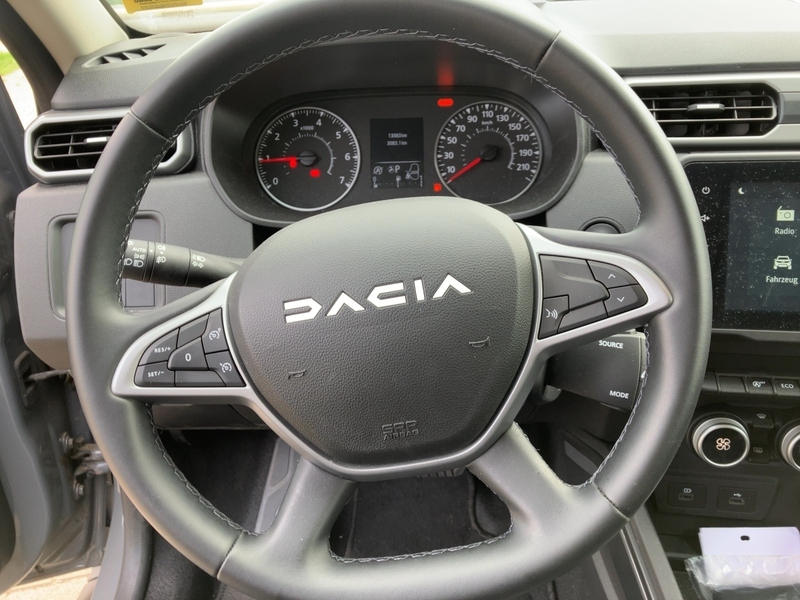 Fahrzeugabbildung Duster Journey TCe 150 EDC Bild 10 von 18