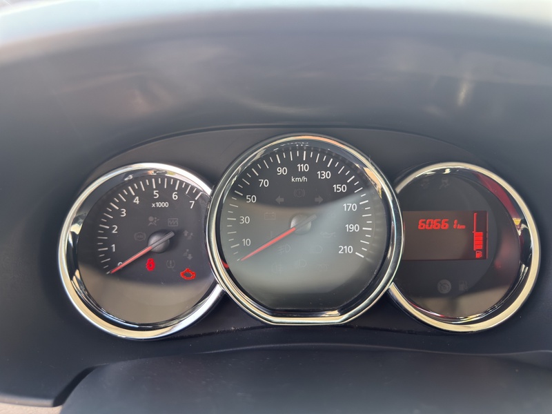 Fahrzeugabbildung Lodgy Navi Standheizung Rückfahrkamera Leder Klimaanlage Bild 15 von 15