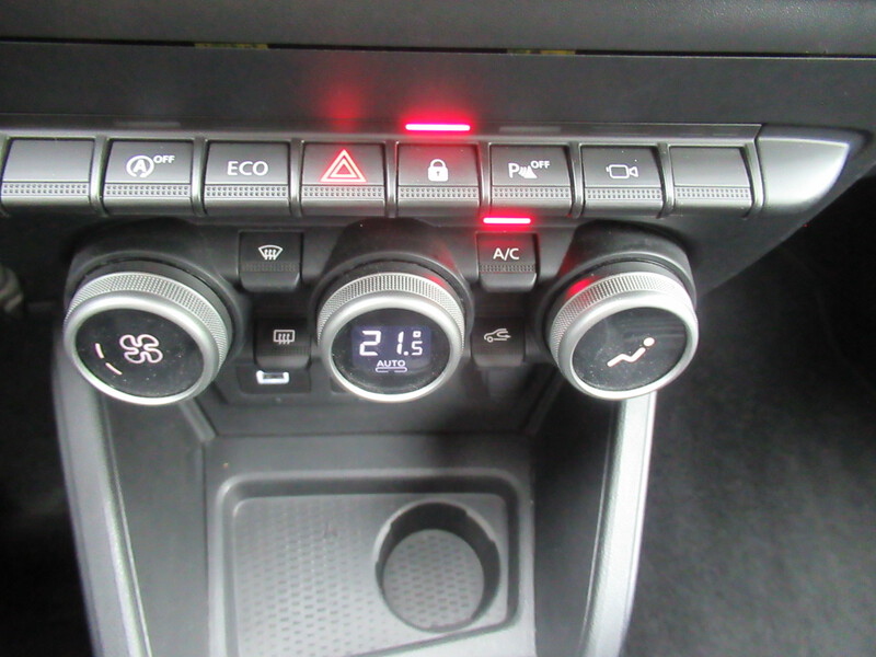Fahrzeugabbildung Duster ABS Fahrerairbag SERVO Bild 12 von 30