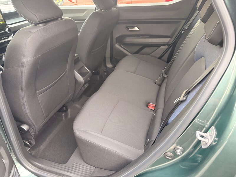 Fahrzeugabbildung Duster Neuer Journey TCe 130 Bild 8 von 12