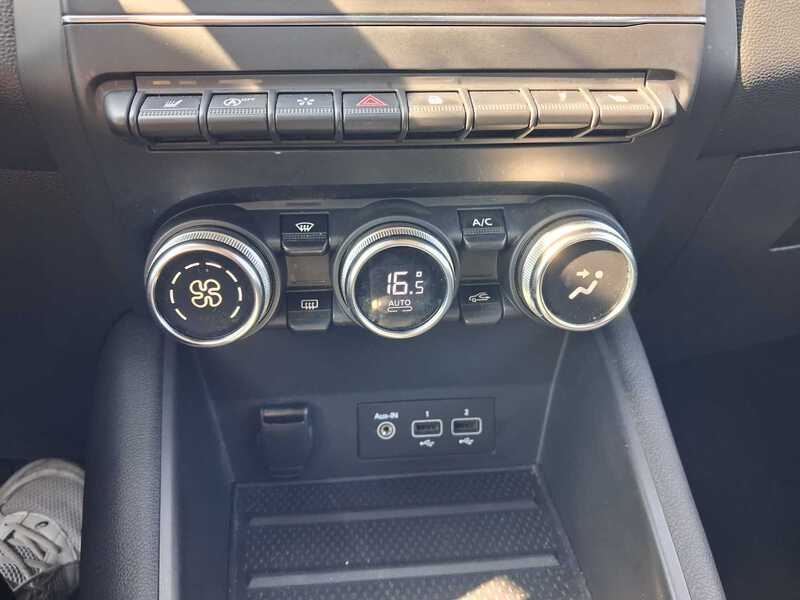 Fahrzeugabbildung Captur INTENS TCe 140 EDC *in Germersheim* Bild 20 von 20