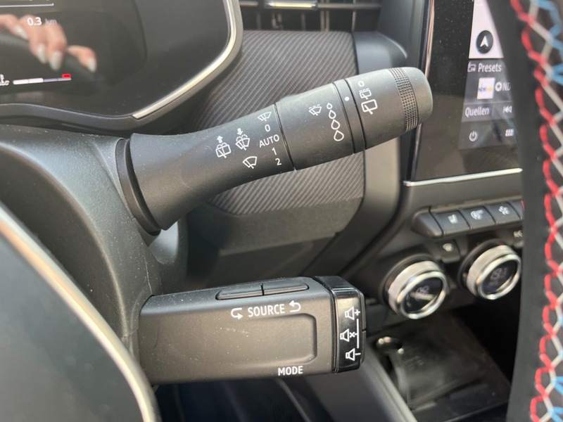 Fahrzeugabbildung Clio +Tempomat+Sitzheizung+ Bild 31 von 44