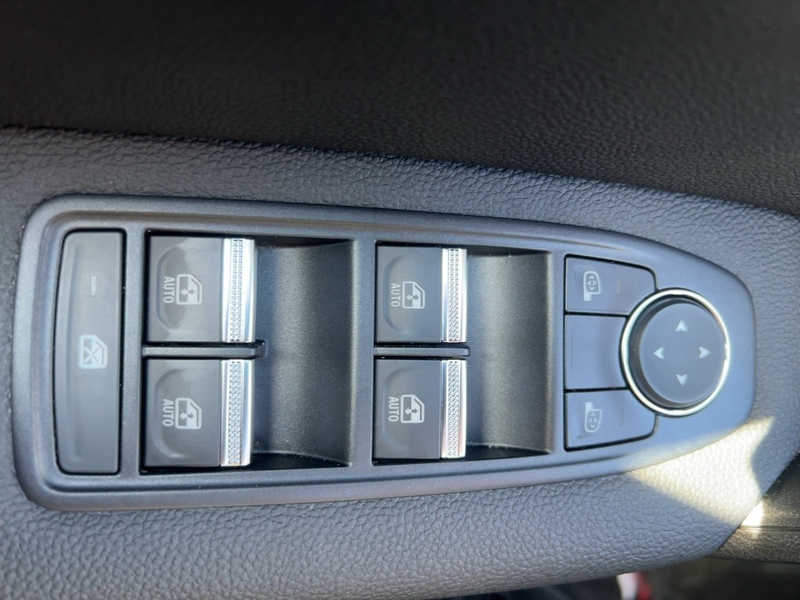 Fahrzeugabbildung Captur 1.6 INTENS 160 PLUG IN HYBRID Bild 14 von 17