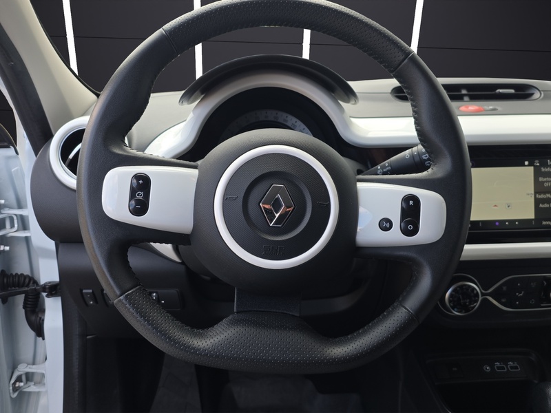 Fahrzeugabbildung Twingo Navi Rückfahrkamera Sitzheizung Bild 14 von 15