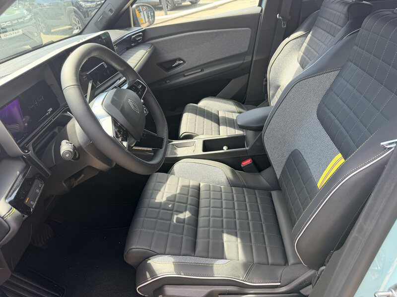 Fahrzeugabbildung R 4 E-Tech elektrisch Iconic 150 Comfort Range Bild 6 von 9