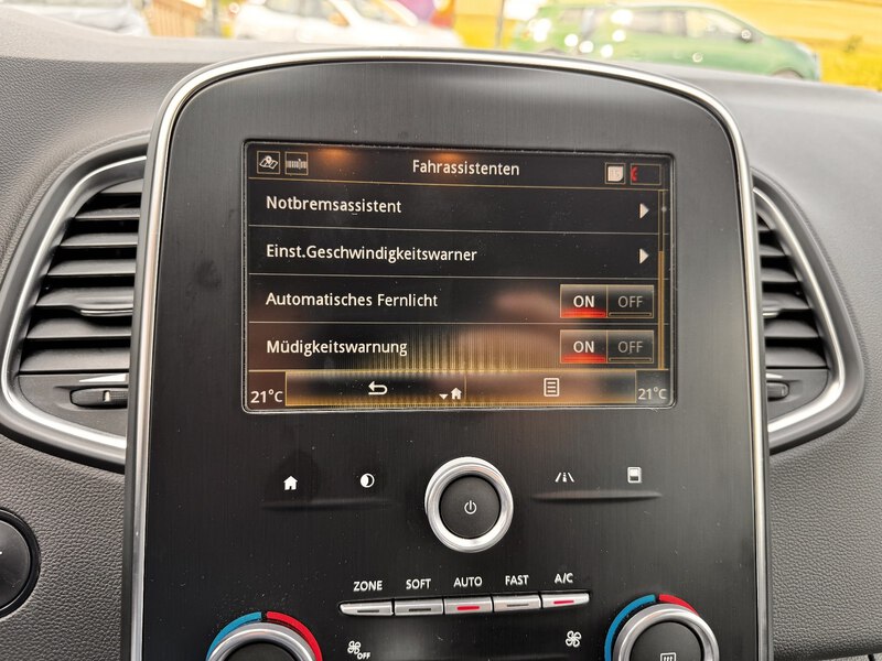 Fahrzeugabbildung Grand Scenic NAVI+SITZH Bild 22 von 22