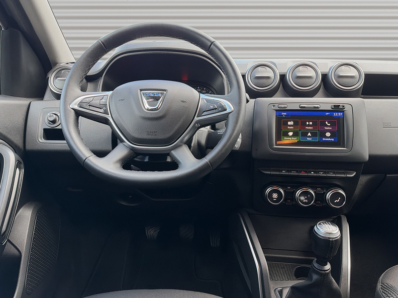 Fahrzeugabbildung Duster 360° Navi Tempomat Bild 8 von 20