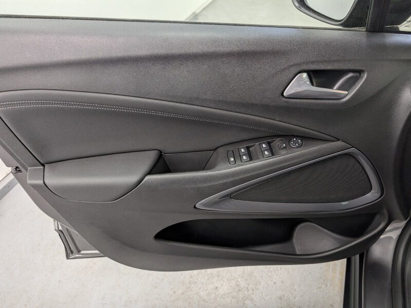 Fahrzeugabbildung Crossland 1.2 Turbo Elegance LED Navi Bild 30 von 32
