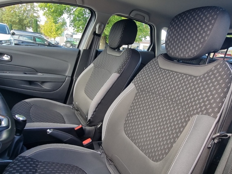 Fahrzeugabbildung Captur Intens TCe 90 Bild 7 von 14