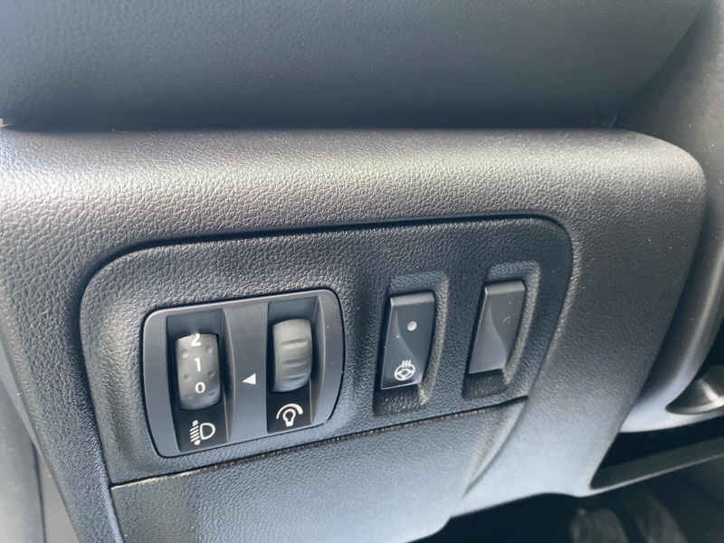 Fahrzeugabbildung Megane Grandtour INTENS BLUE dCi 115 Bild 14 von 20
