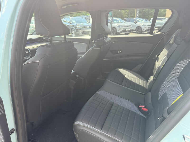 Fahrzeugabbildung R 4 E-Tech elektrisch Iconic 150 Comfort Range Bild 7 von 9