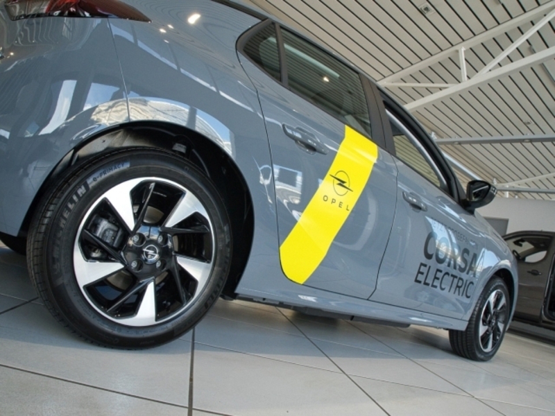 Fahrzeugabbildung Corsa Electric NEU Elektromotor 100kw Bild 18 von 21