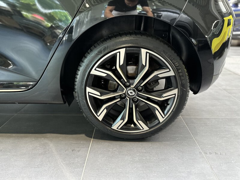 Fahrzeugabbildung Clio LUTECIA TCe 90 Bild 24 von 50
