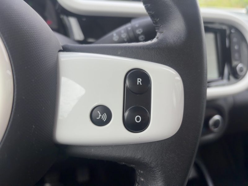 Fahrzeugabbildung Twingo Intens SCe 75 S Bild 15 von 20