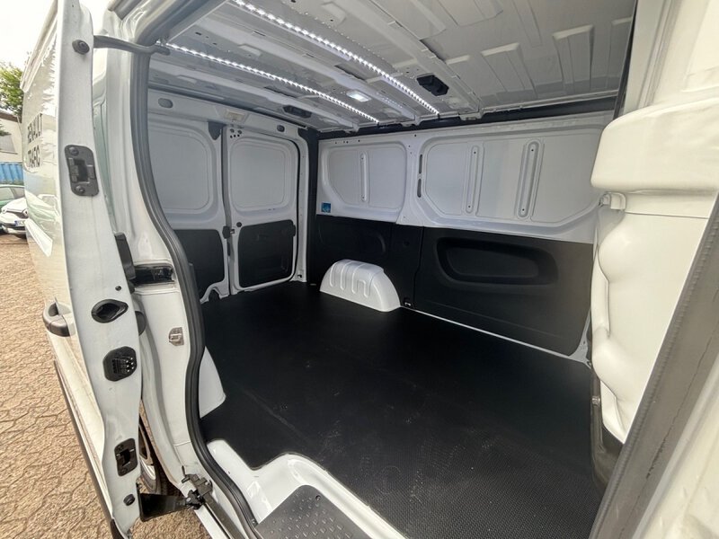 Fahrzeugabbildung Trafic Lkw Komfort L1H1 3,0t Blue dCi 150  Bild 7 von 7