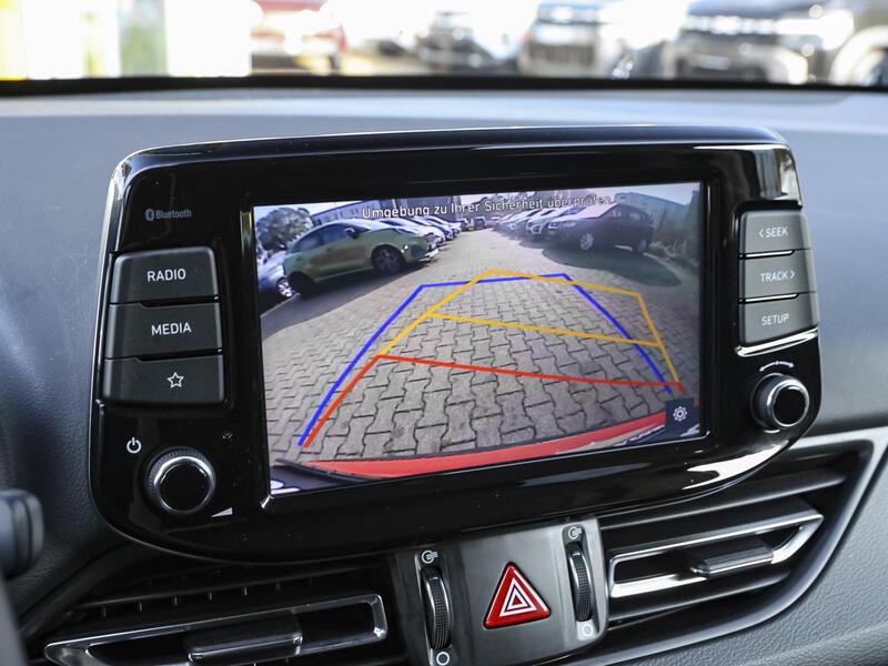 Fahrzeugabbildung i30 AHK ALU SHZ PDC KLIMA Bild 14 von 15