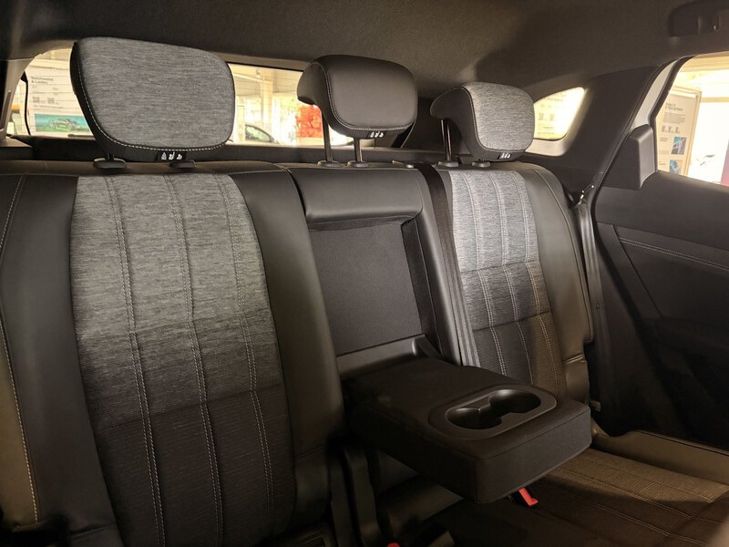 Fahrzeugabbildung Austral Techno Full Hybrid 200 PS Bild 8 von 50