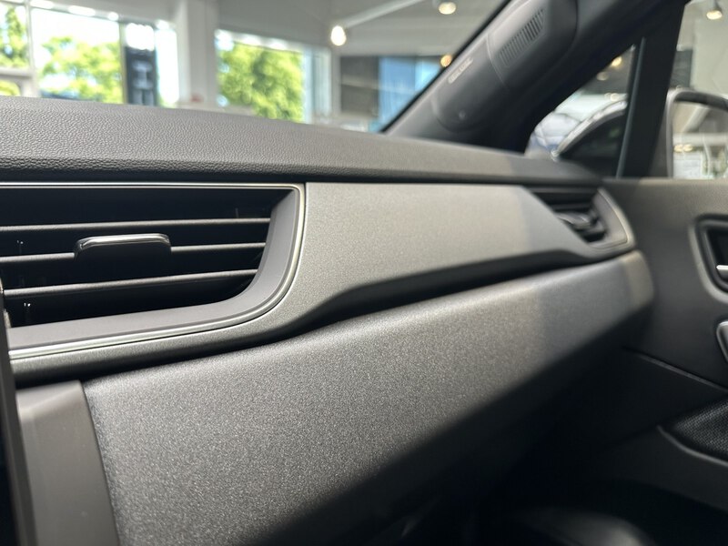 Fahrzeugabbildung Captur Techno 140 PS Mild Hybrid Bild 50 von 50