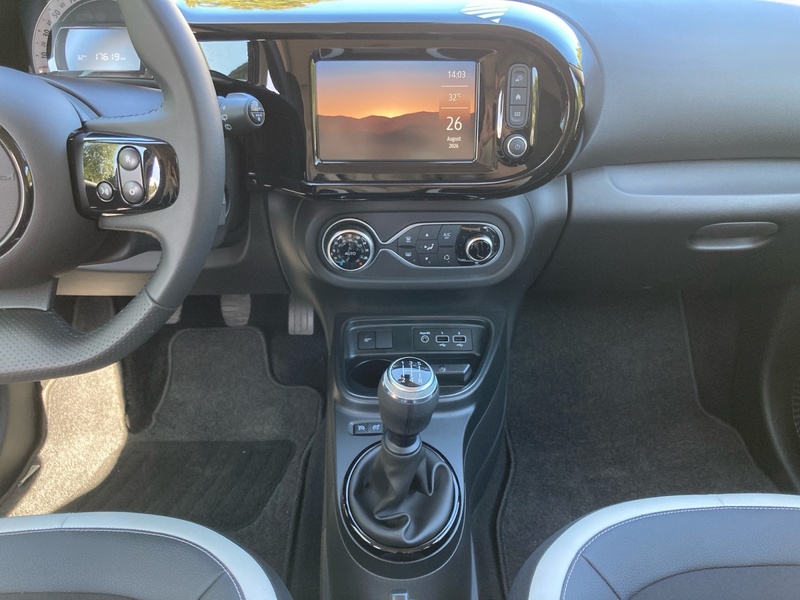 Fahrzeugabbildung Twingo Klima Navi SHZ Bild 10 von 17